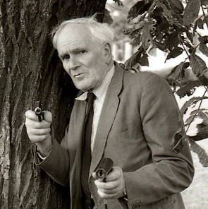 Desmond Llewelyn