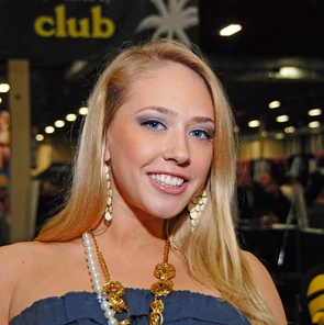 Kagney Linn Karter