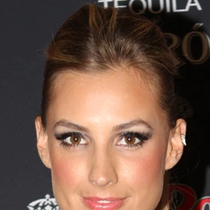 Laura Dundovic