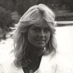 Mary Stavin